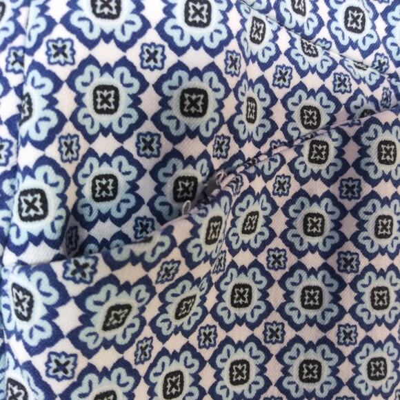 Chico's Secret Stretch Geometric-Print Straight-Leg Crops Size 12 - Picture 5 of 9